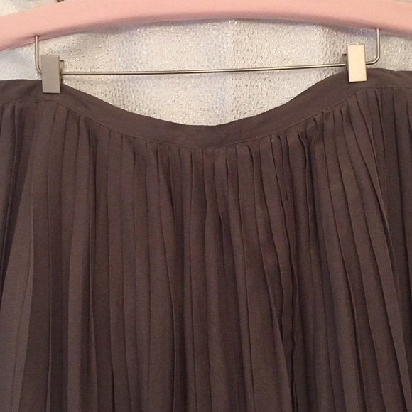 J.Crew pleated skirt - Picture 2 of 4